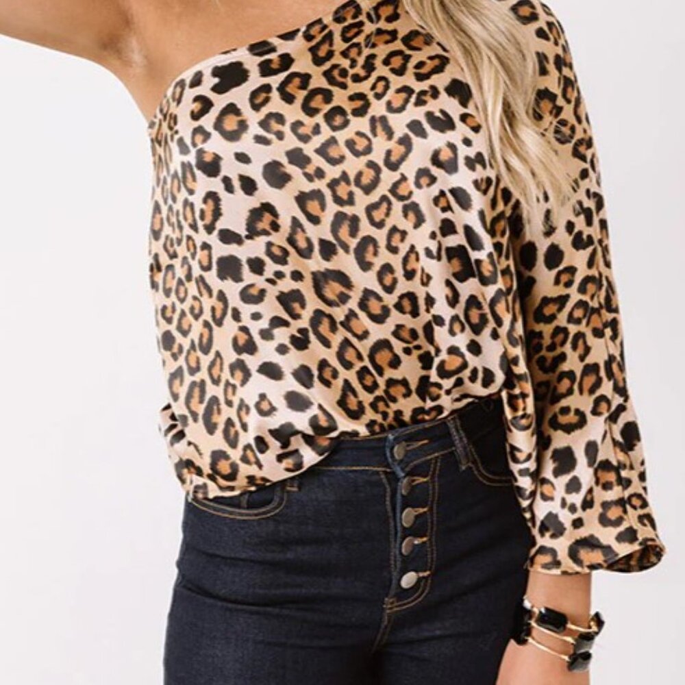Cold shoulder Leopard print satin like material 3/4 batwing sleeve relaxed fit